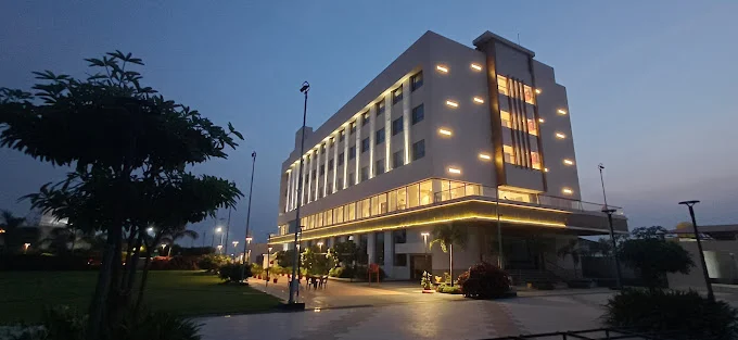 one of the best 3 star hotels in Akola with modern architecture